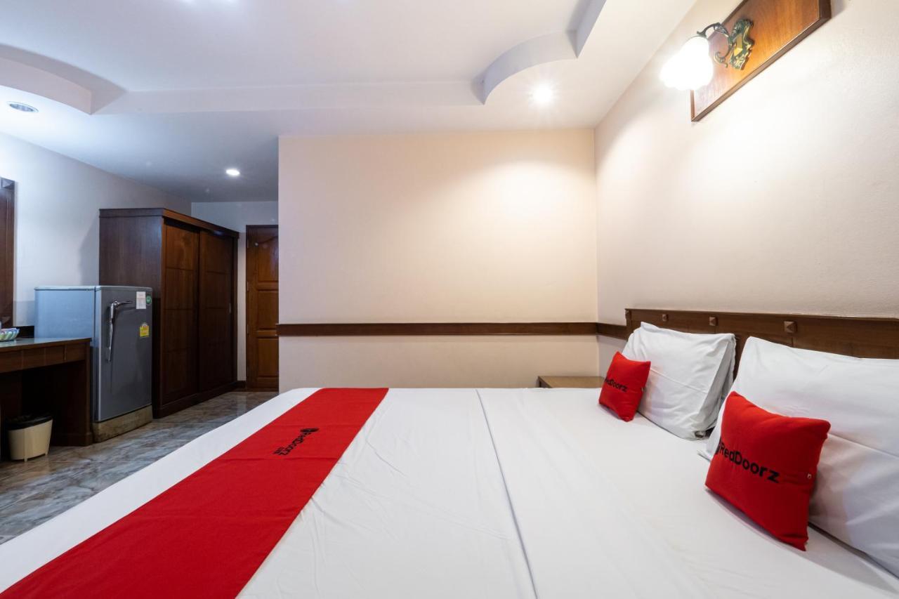 Hotel RedDoorz Navin Mansion 3 Pattaya Zewnętrze zdjęcie