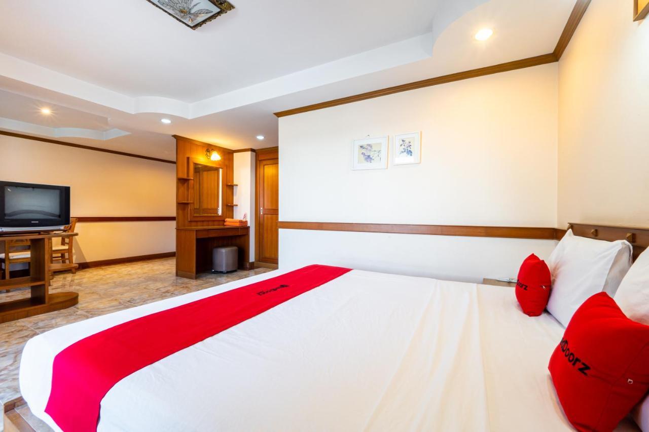 Hotel RedDoorz Navin Mansion 3 Pattaya Zewnętrze zdjęcie